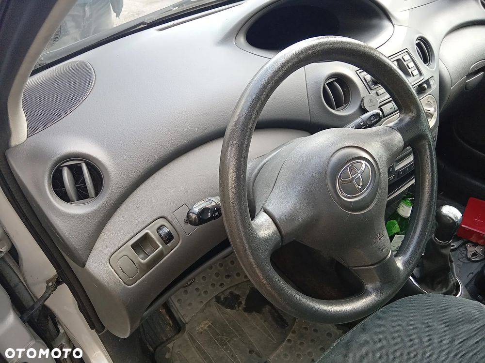 Toyota Yaris 1.3 Terra Plus - 27