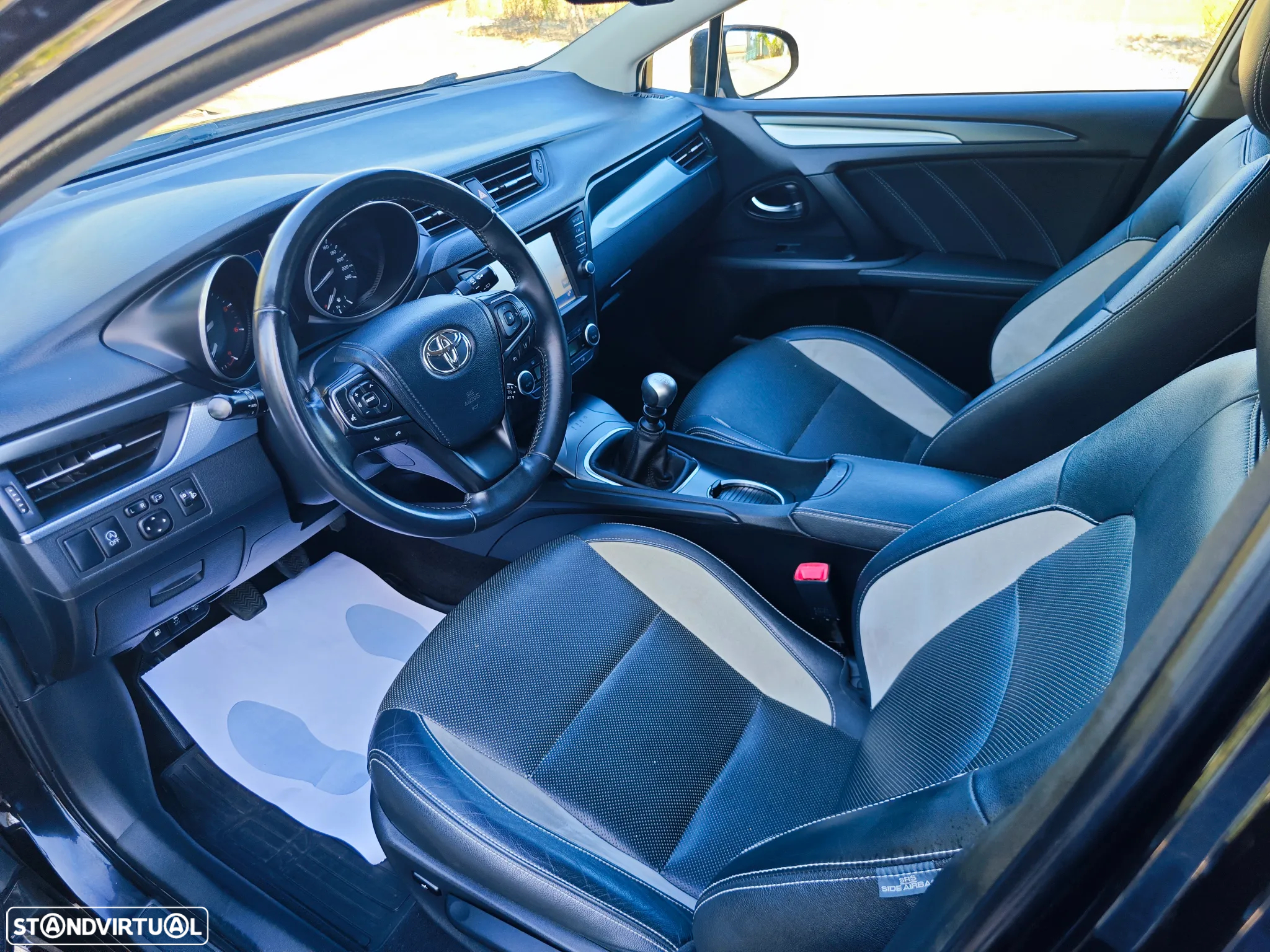 Toyota Avensis Touring Sports 2.0 D-4D Luxury+GPS - 6