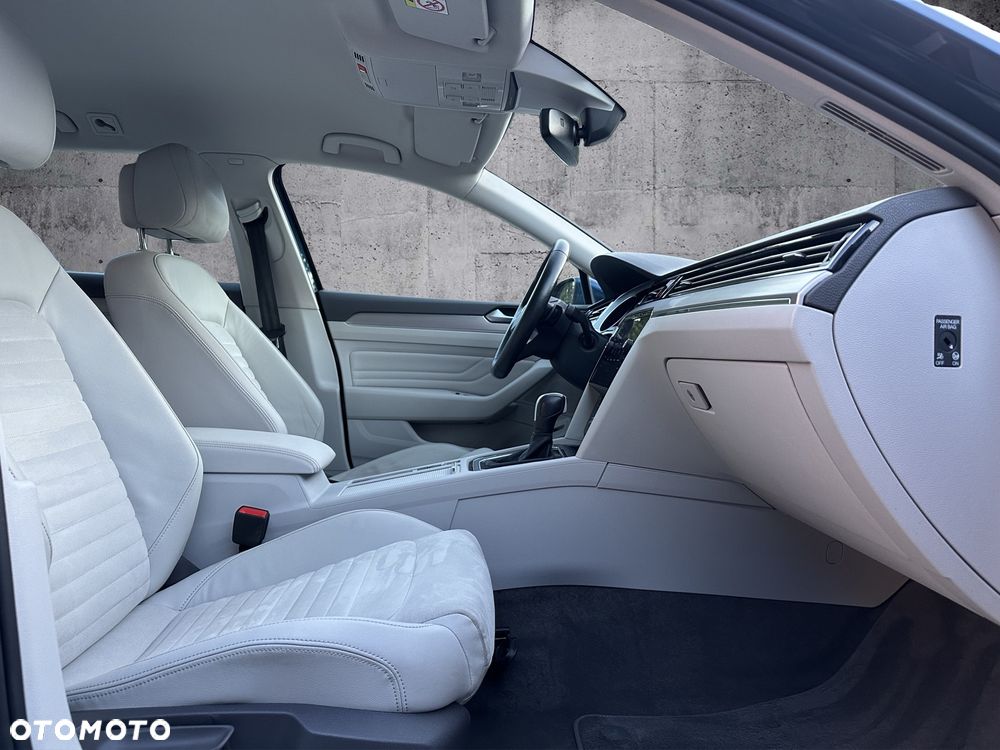 Volkswagen Passat Variant 2.0 TDI SCR DSG Elegance - 10