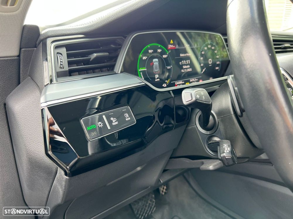 Audi e-tron 55 quattro - 32