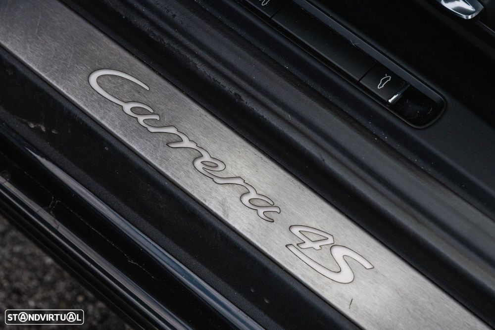 Porsche 911 (991) Carrera 4 Cabriolet PDK Black Edition - 25