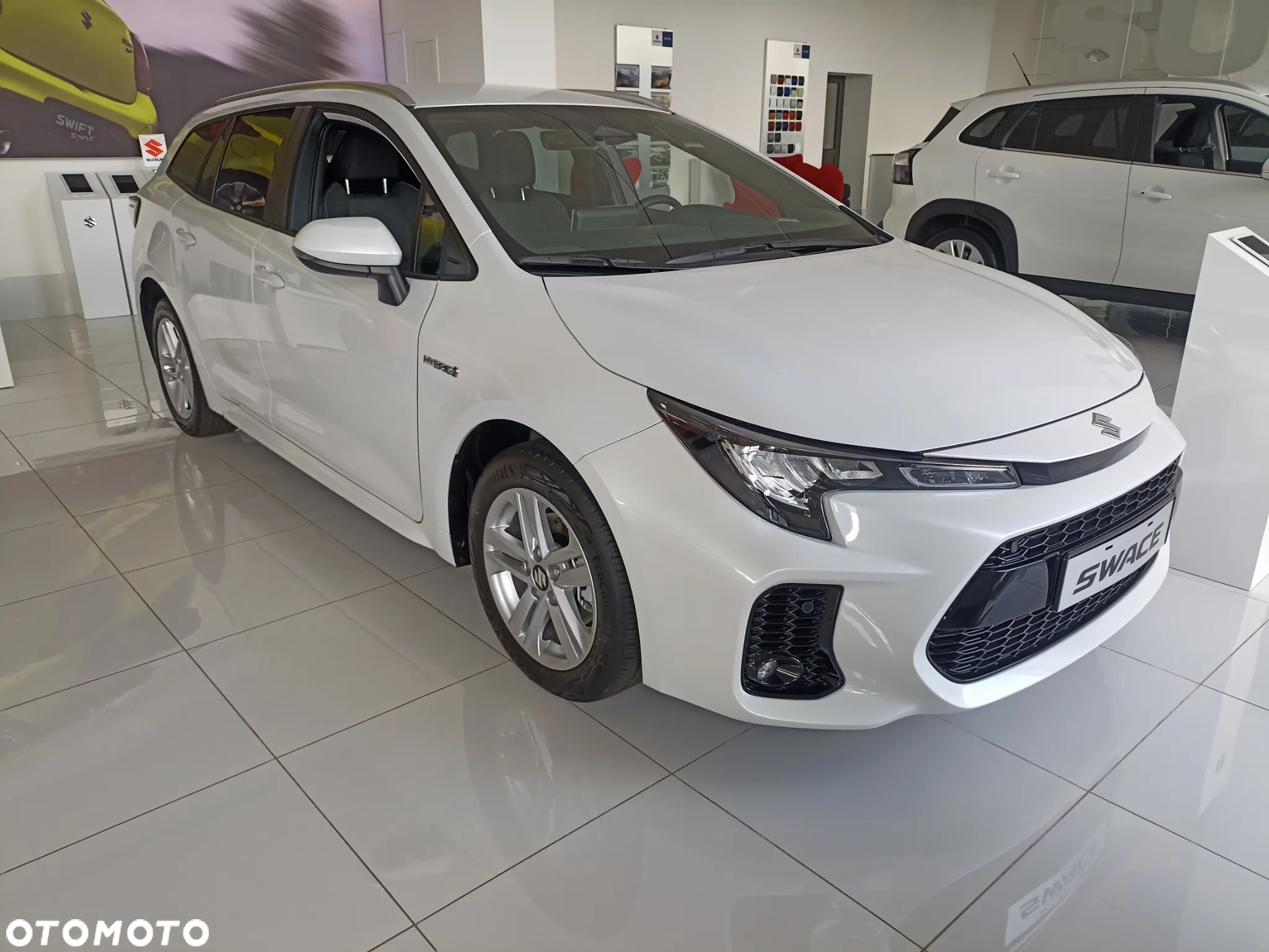 Suzuki Swace 1.8 Hybrid Premium Plus CVT - 2