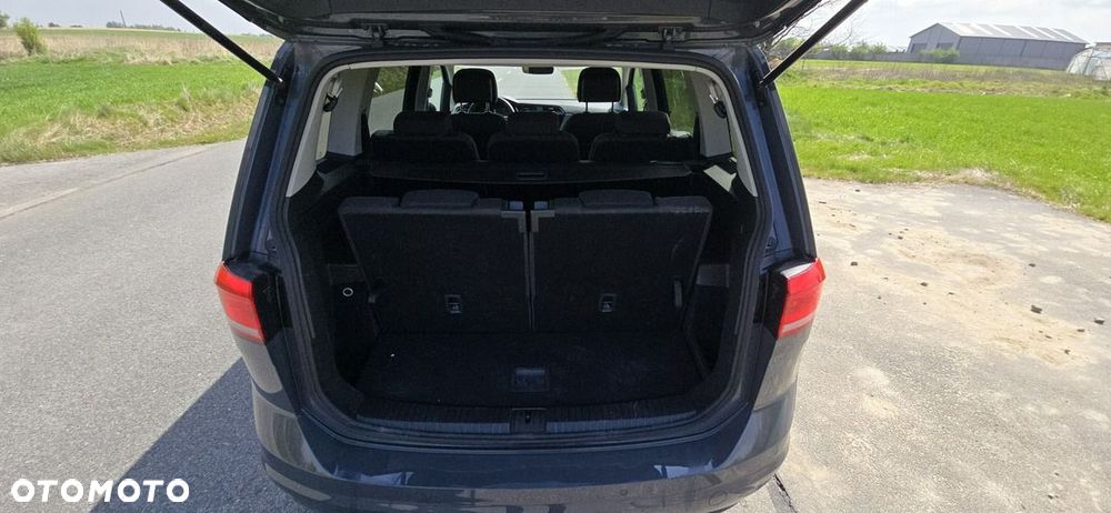 Volkswagen Touran - 19