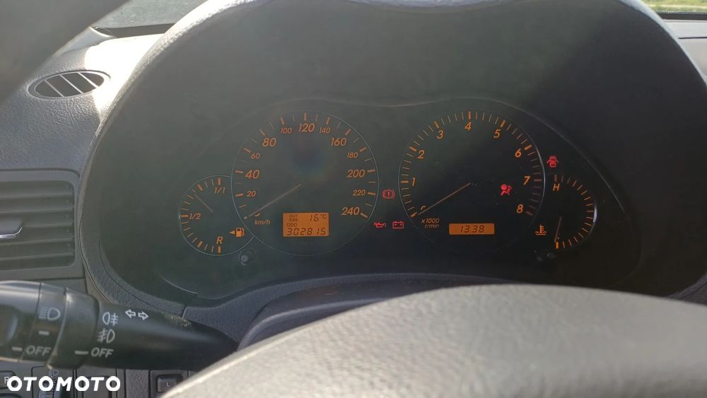 Toyota Avensis 1.8 VVT-i Combi Edition - 12
