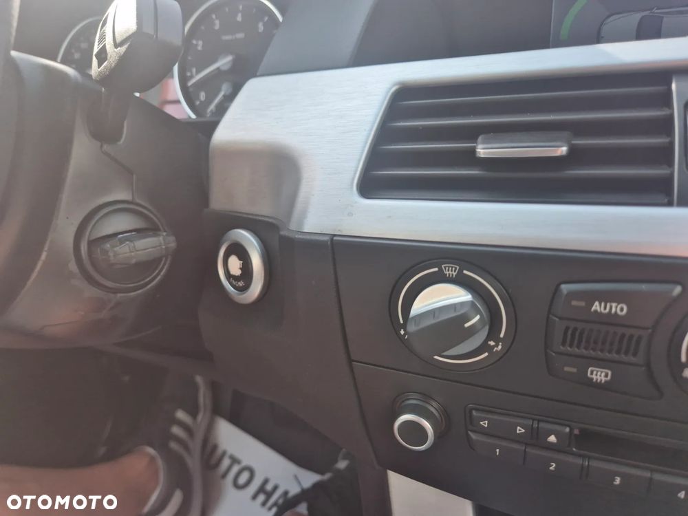 BMW Seria 5 525i - 24