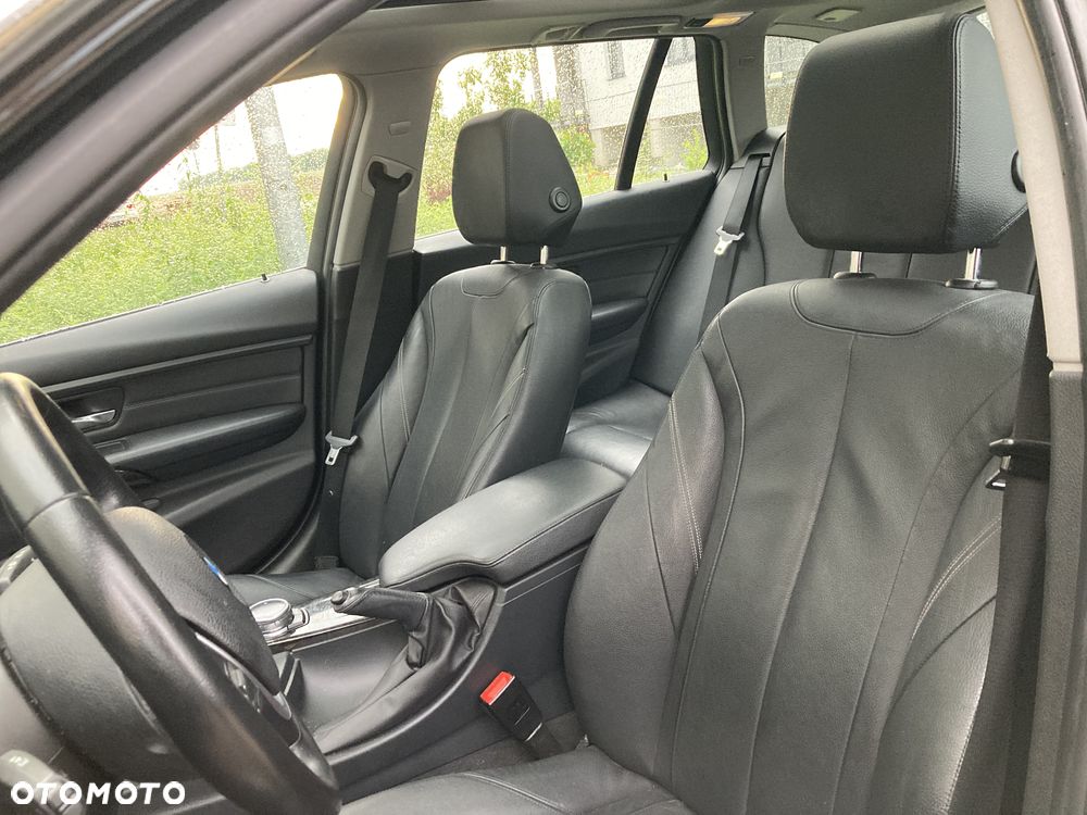 BMW Seria 3 318d xDrive Luxury Line - 19