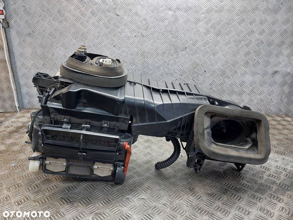 OBUDOWA NAGRZEWNICY + DMUCHAWA + REZYSTOR SKODA OCTAVIA II - 1