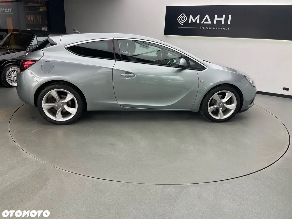 Opel Astra IV GTC 2.0 CDTI Sport - 11