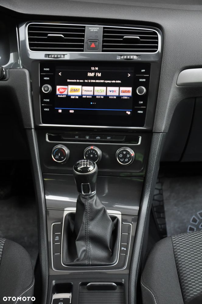 Volkswagen Golf 1.5 TSI BMT Comfortline - 23