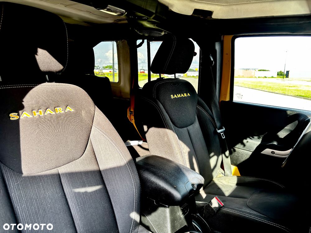 Jeep Wrangler 3.6 Unlim Sahara - 30