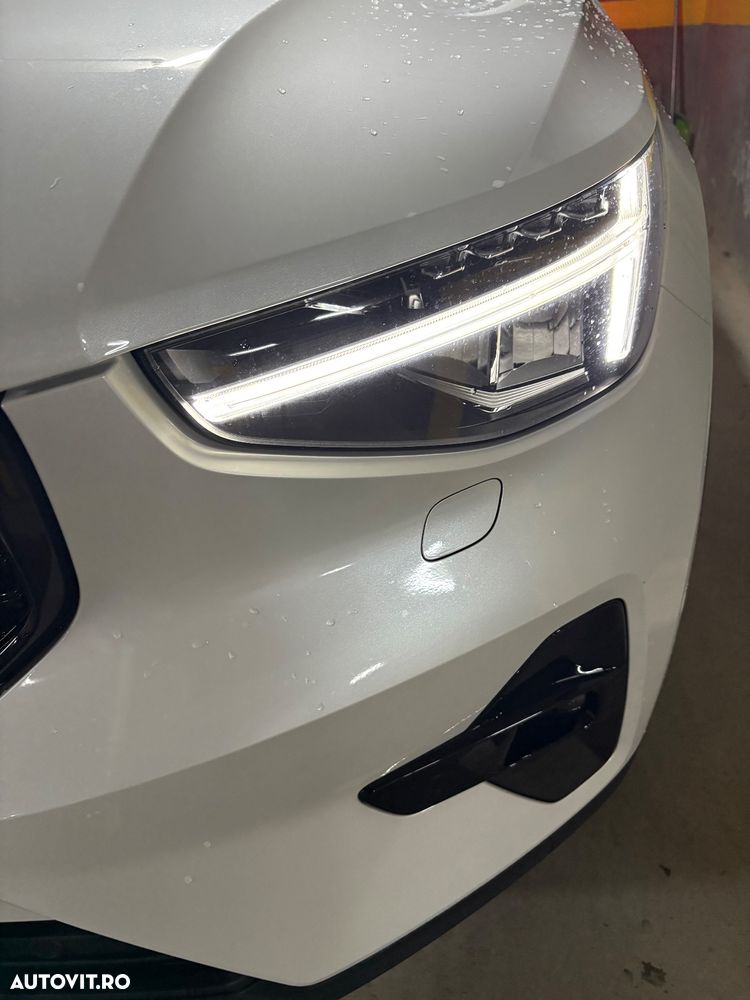 Volvo XC 40 B4 AT8 AWD Mild Hybrid R-Design - 37