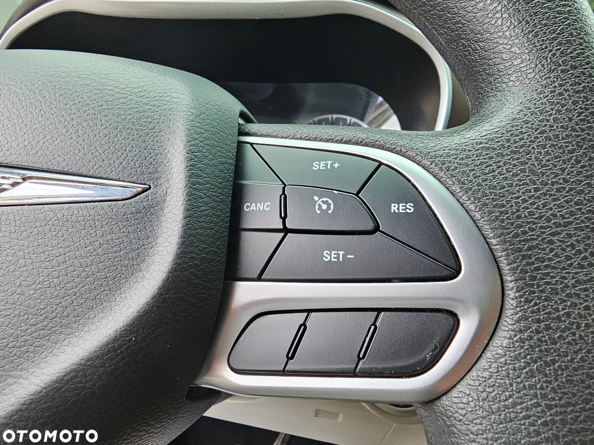 Chrysler Pacifica - 25