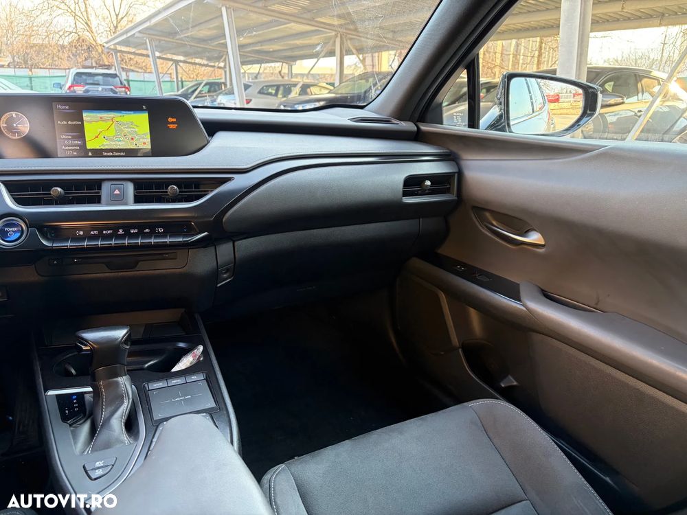 Lexus UX 250h Business Edition - 19