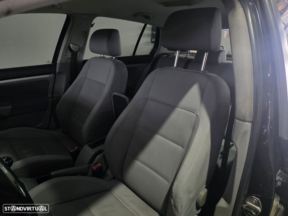 VW Golf 2.0 TDi Confortline - 13