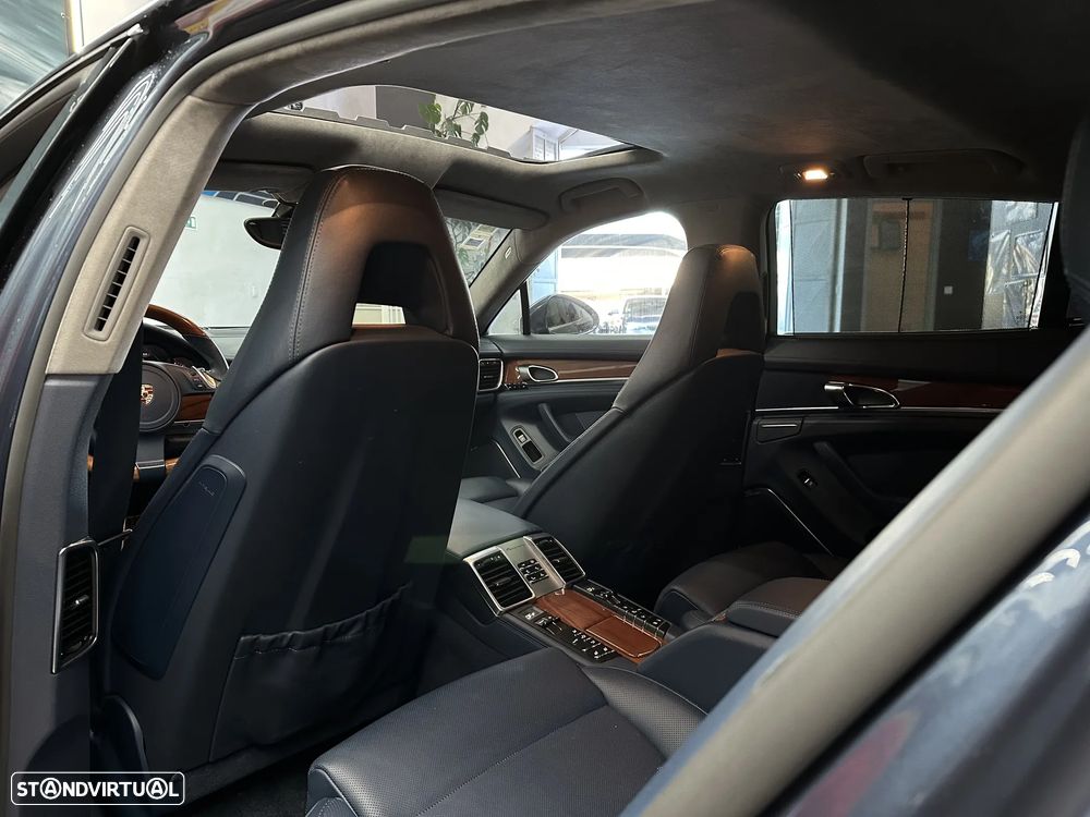 Porsche Panamera Turbo PDK - 21