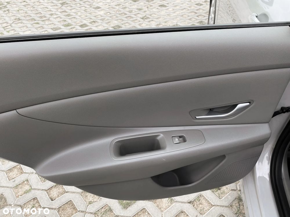 Hyundai Elantra 1.6 Modern - 17