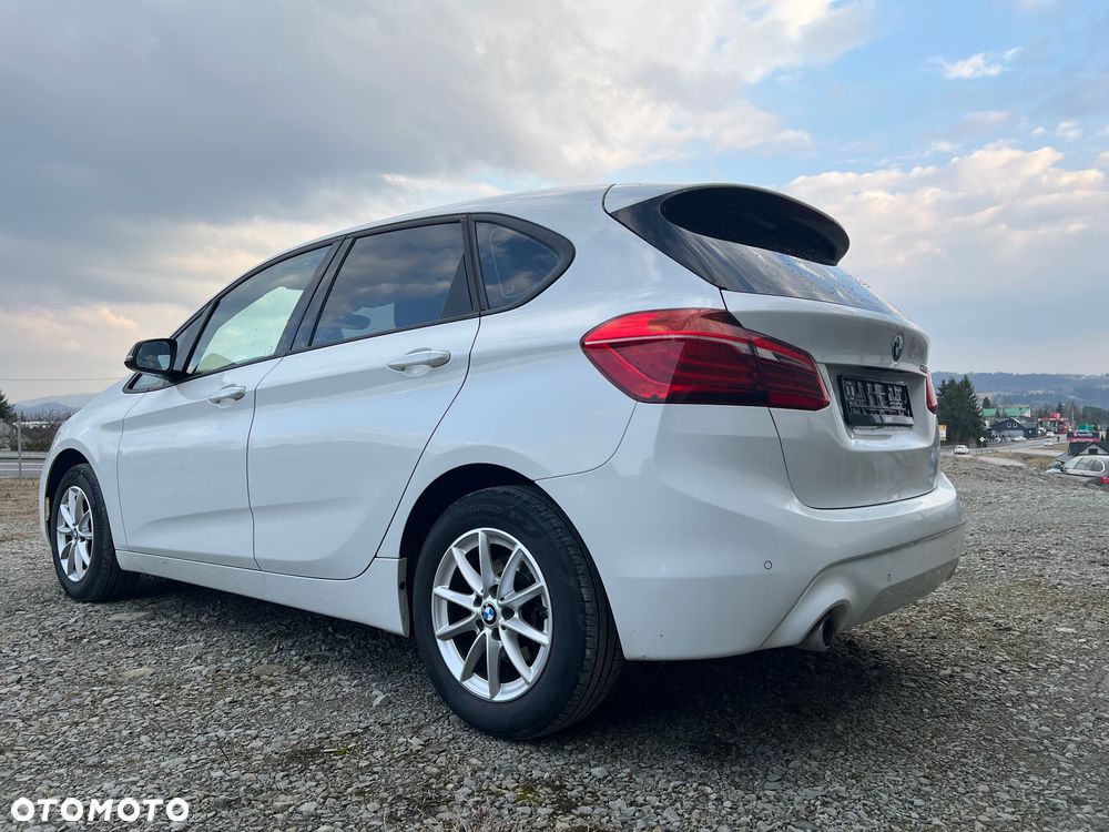 BMW Seria 2 216d Sport Line - 11