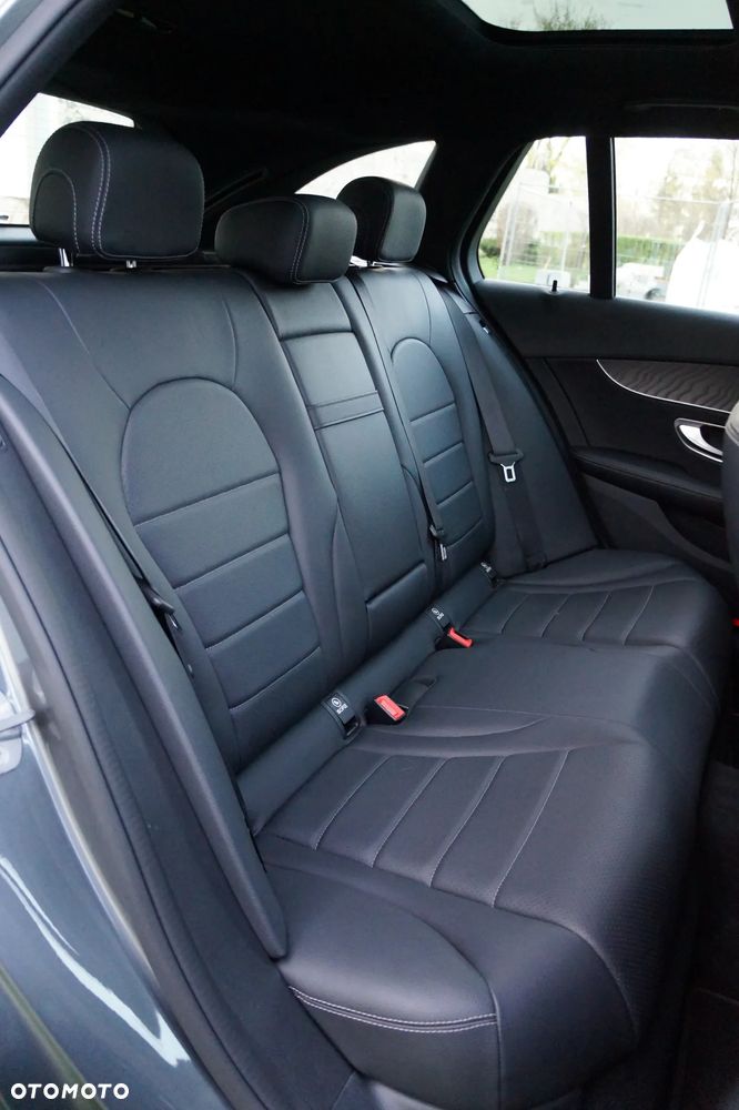 Mercedes-Benz Klasa C 300 9G-TRONIC AMG Line - 31