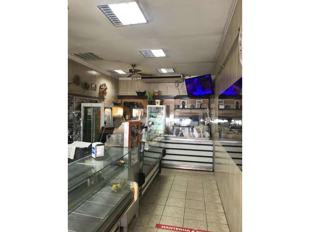 Prédio com Padaria/Pastelaria + Duas habitações - Grande imagem: 3/15