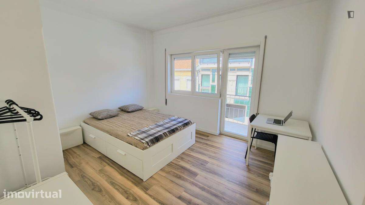 Quarto - localizado em Rio Tinto Porto - Grande imagem: 2/20