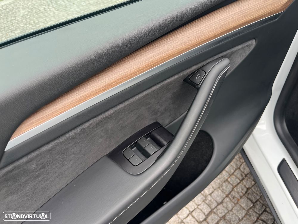 Tesla Model Y Standard - 24