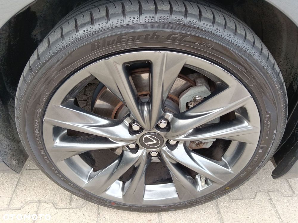 Lexus ES 300h F Sport - 10