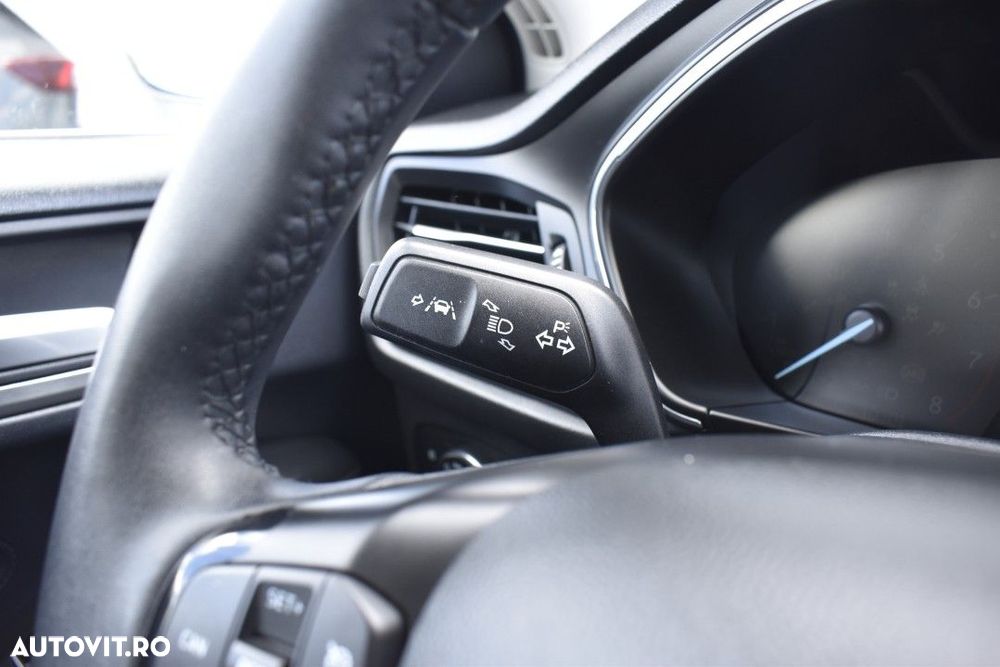 Ford Focus 1.0 EcoBoost 6MT MHEV Titanium - 17