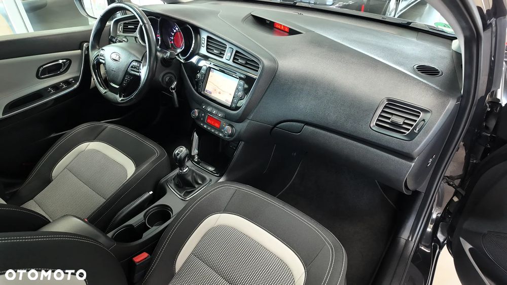 Kia Ceed 1.6 GDI Dream-Team Edition - 20