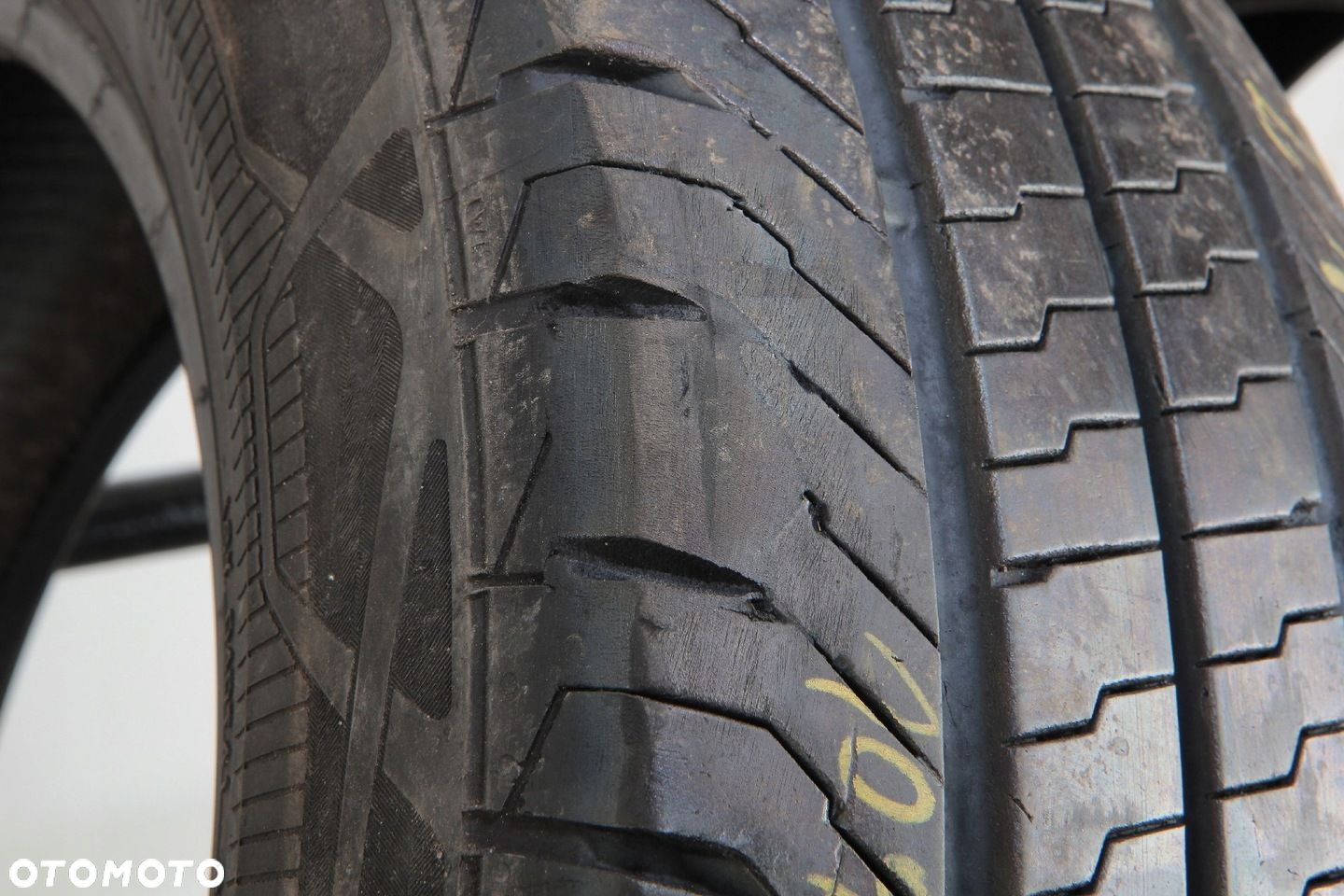 215/65R16C Continental VANCONTACT ECO 109/107T 7-7,5mm PARA DP1314A - 8