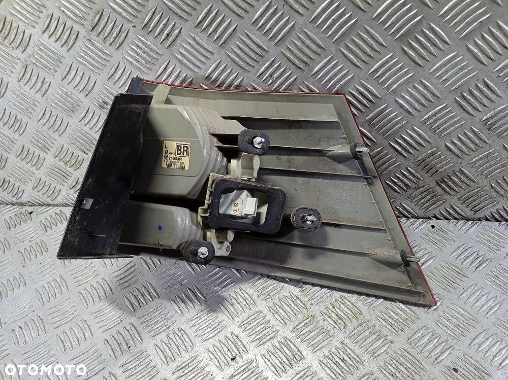 LAMPA LEWA TYLNA OPEL VECTRA C KOMBI - 2