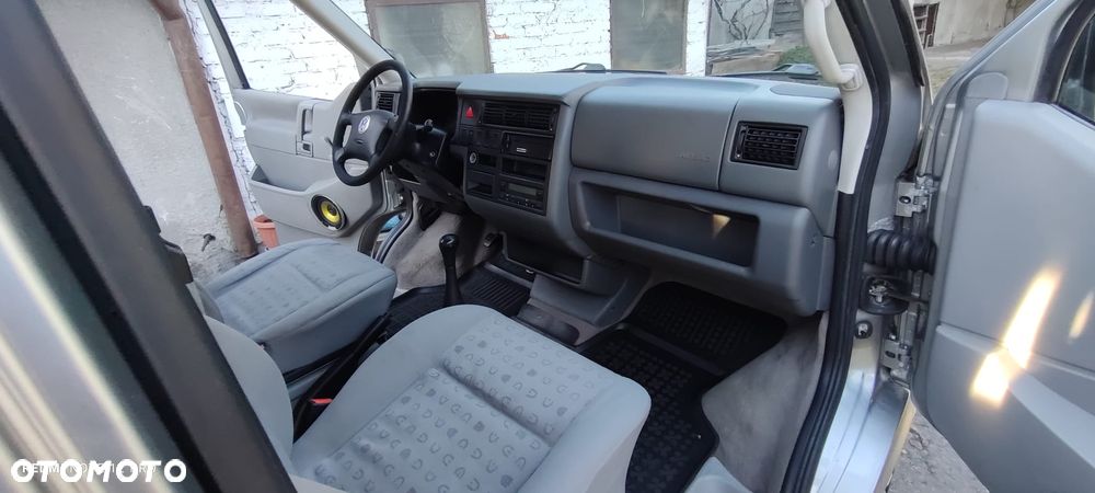 Volkswagen Caravelle - 21