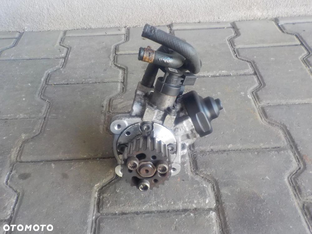 VW T5 CAA 2.0 TDI POMPA WTRYSKOWA PALIWA 03L130755J - 1