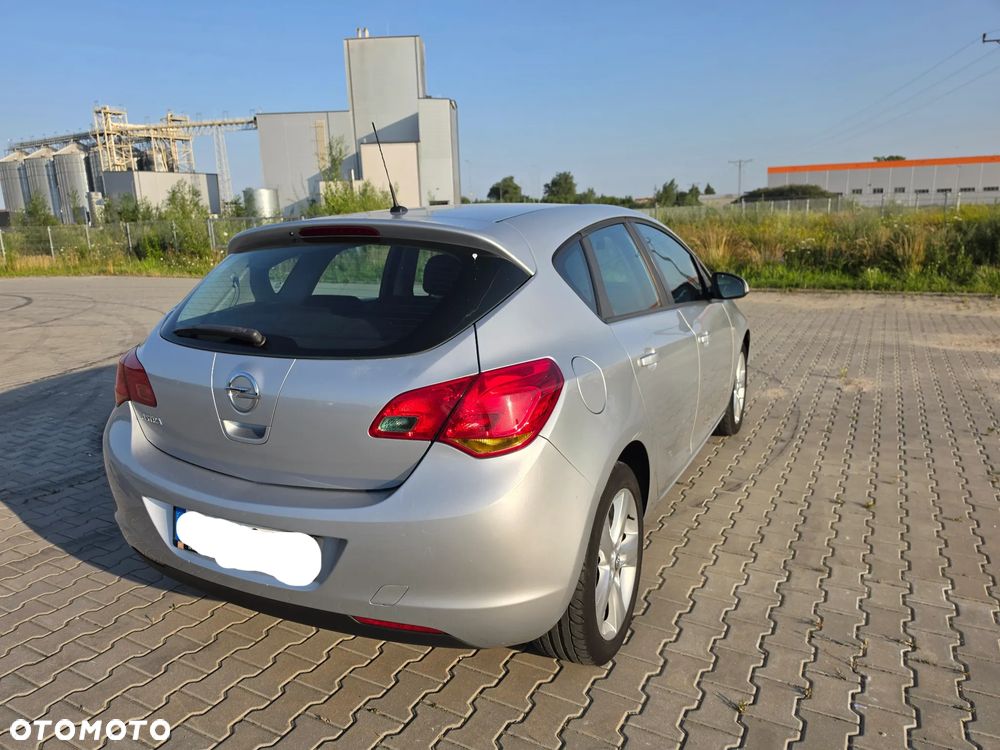 Opel Astra 1.6 Essentia - 4