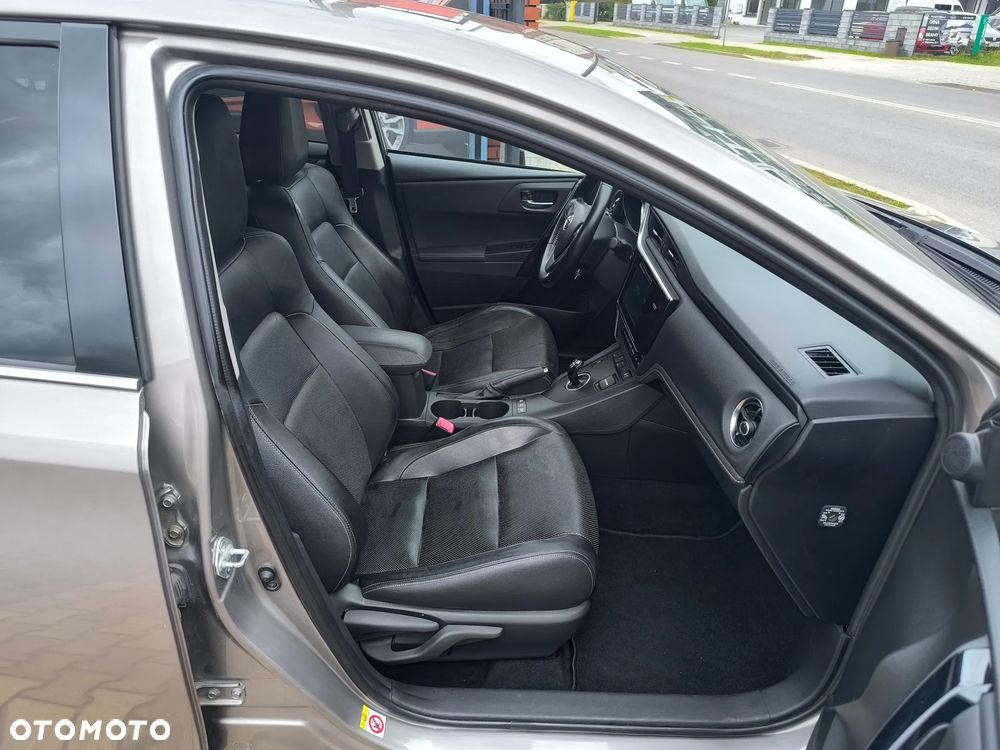 Toyota Auris 1.8 HSD Luna - 17