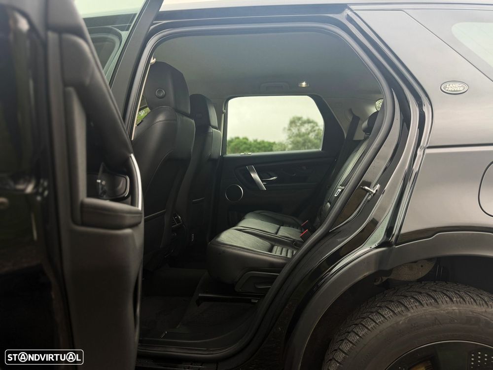 Land Rover Discovery Sport P300e Dynamic SE - 9