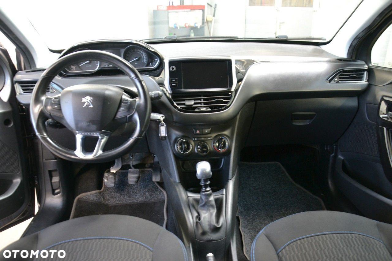 Peugeot 208 - 16
