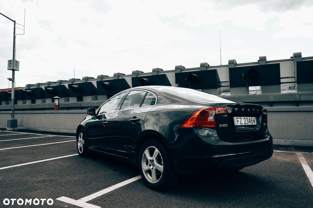 Volvo S60 D3 Geartronic Momentum - 30