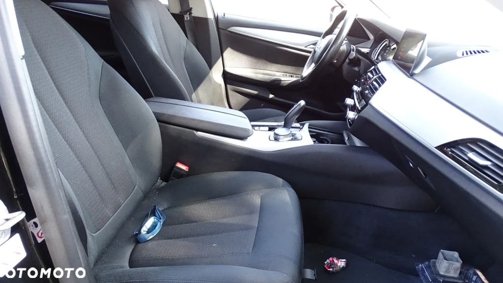 BMW Seria 5 520d xDrive Business Edition - 16