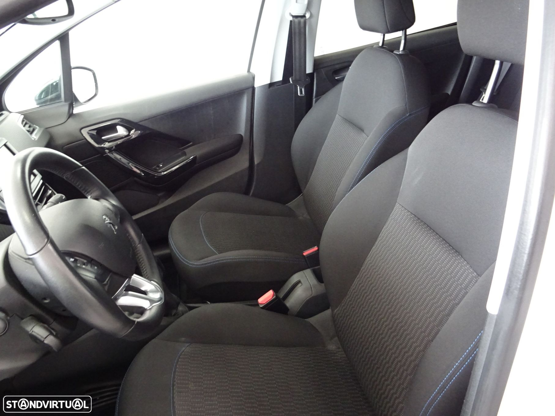 Peugeot 208 1.5 BlueHDi Signature - 5