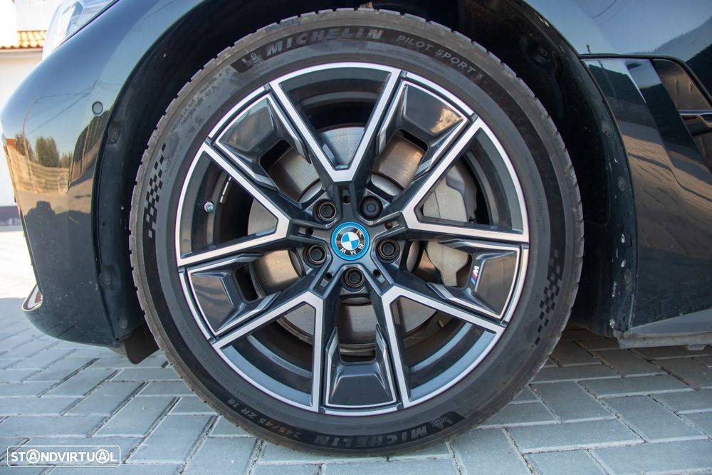 BMW i4 - 26