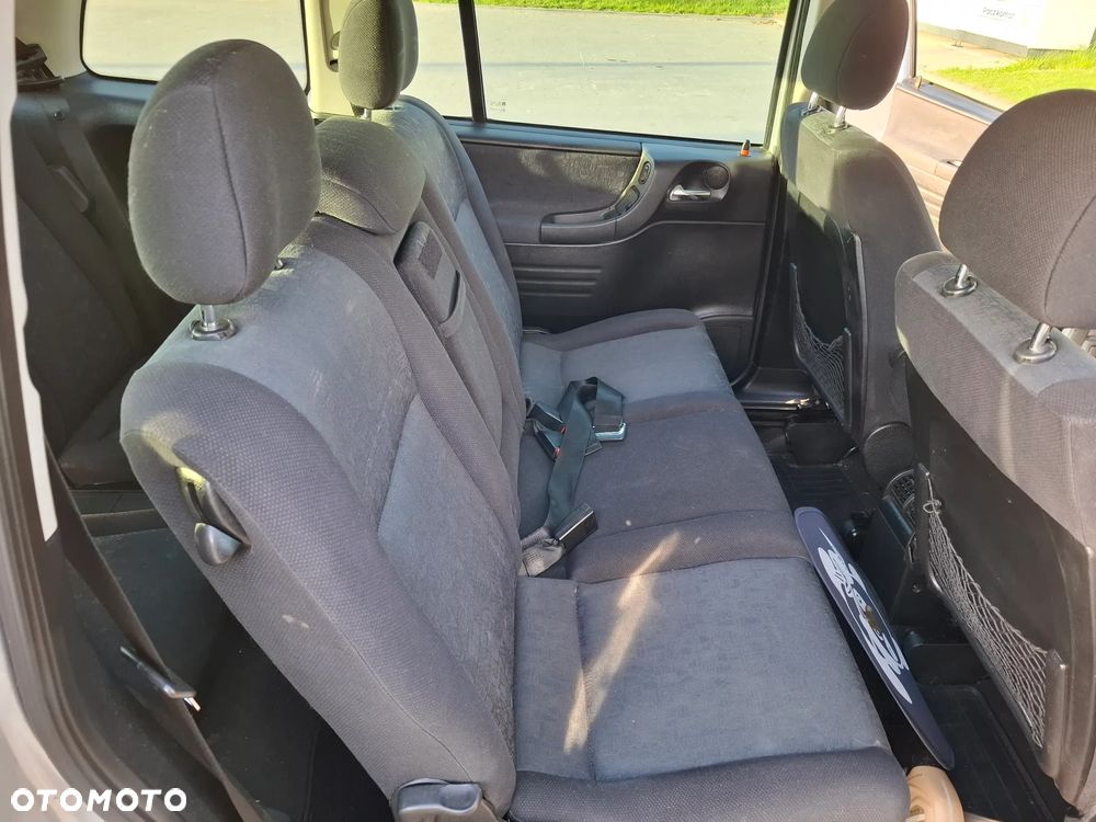 Opel Zafira 2.2 - 16