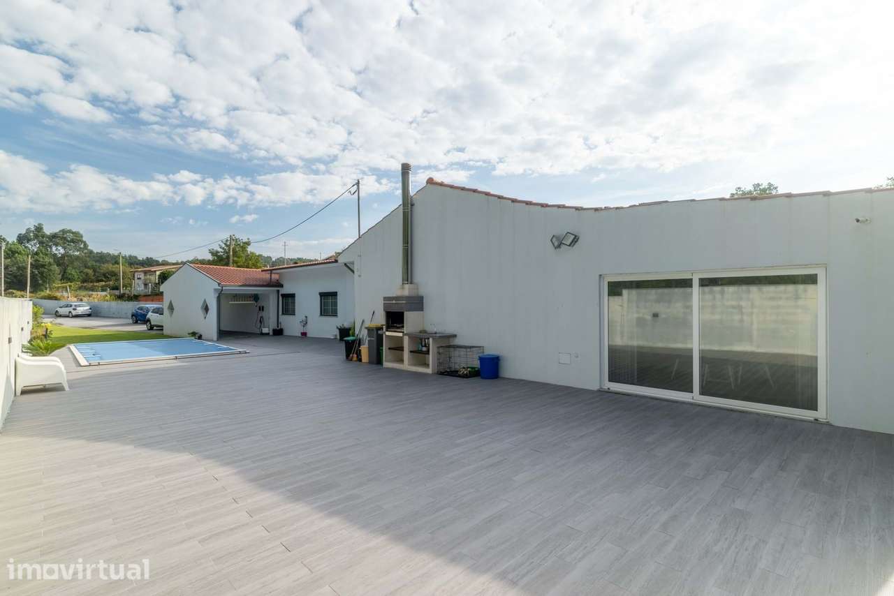 Moradia Térrea T2+1 | Folgosa - Maia | Piscina | Jardim | Terreno 721m - Grande imagem: 2/35