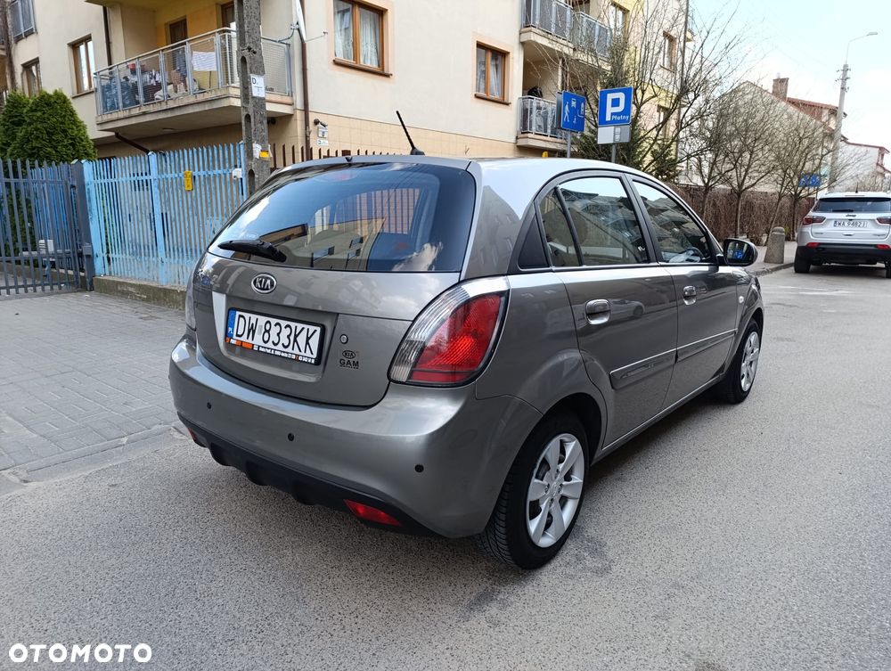 Kia Rio 1.4 Family - 4