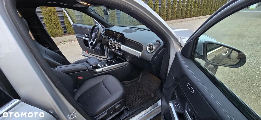 Mercedes-Benz GLB 250 4Matic 8G-DCT - 13
