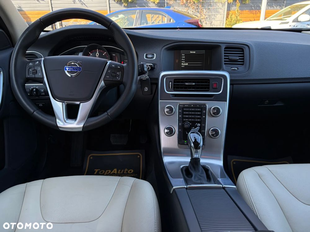 Volvo V60 D4 Geartronic Momentum - 34