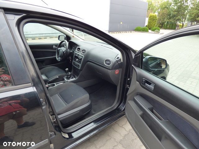 Ford Focus 1.6 TDCi DPF Style - 12