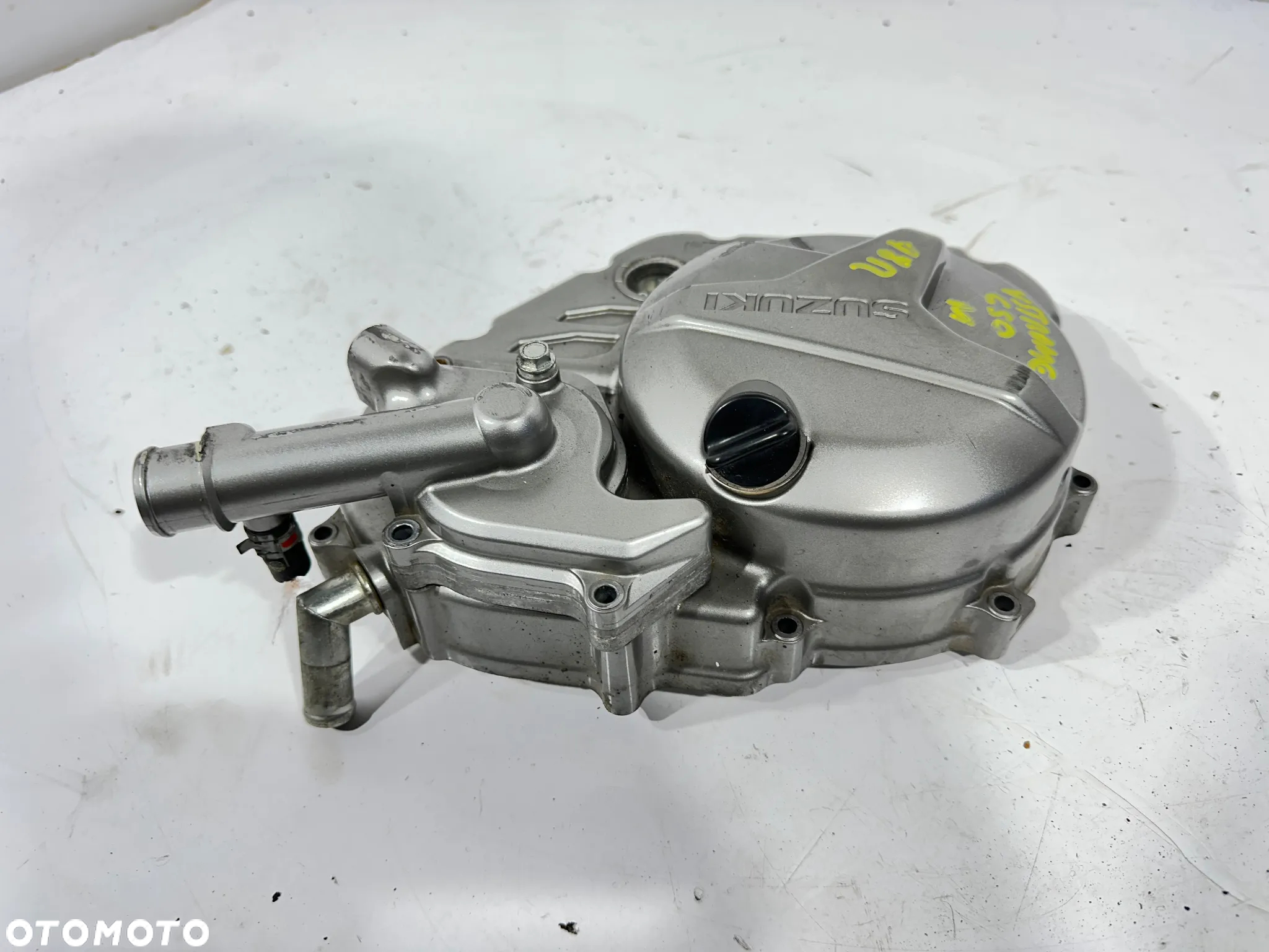 Dekiel pokrywa silnika prawa Suzuki V strom V-Strome 650 18-22r. - 3