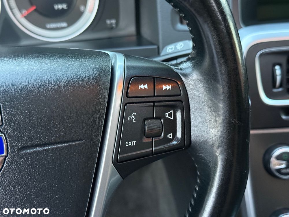 Volvo V60 T6 AWD Geartronic Momentum - 19