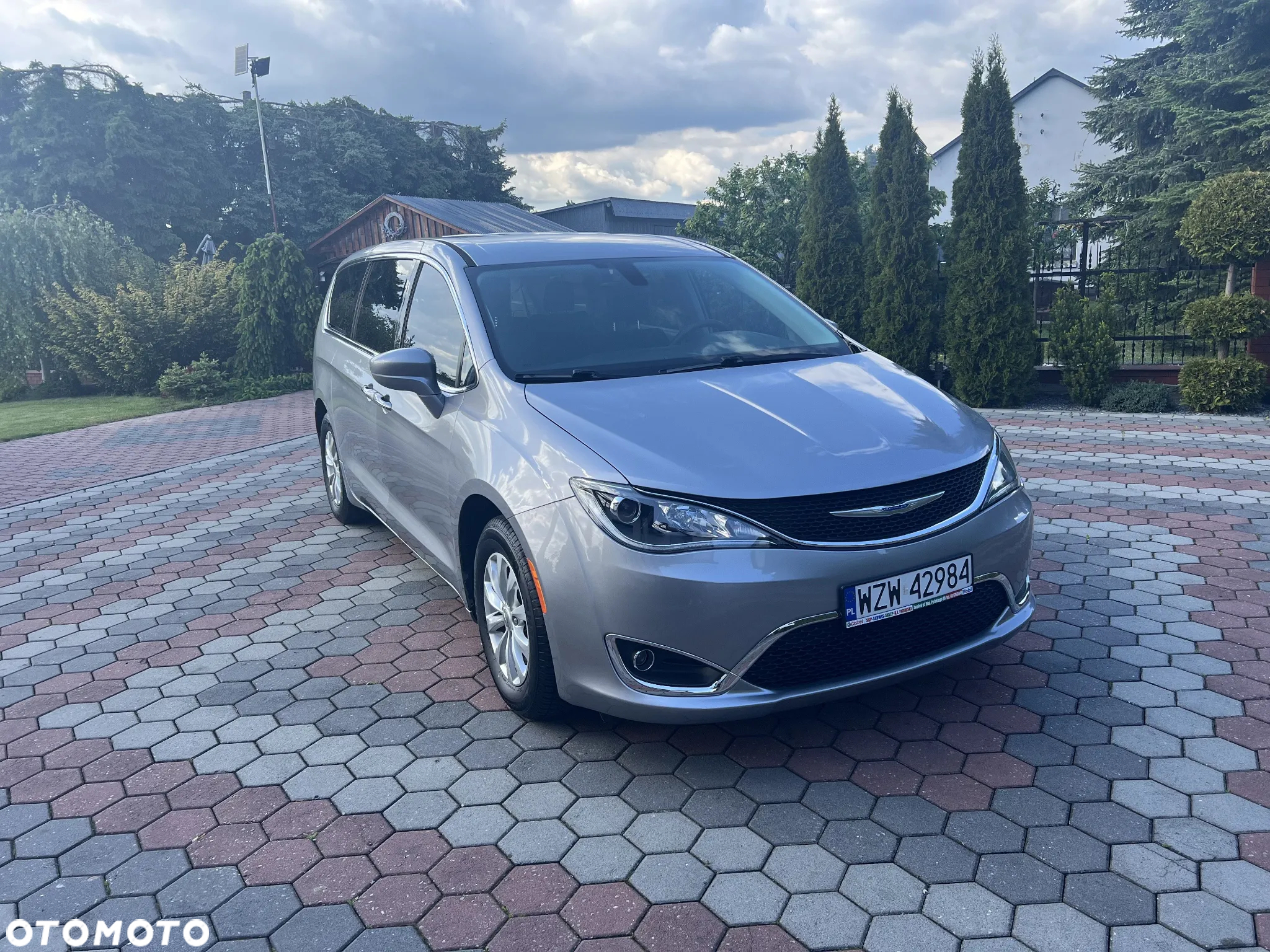 Chrysler Pacifica - 2