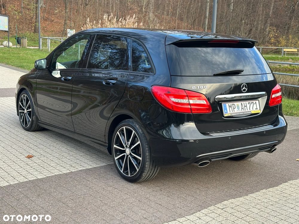 Mercedes-Benz Klasa B 180 UrbanStyle Edition - 4